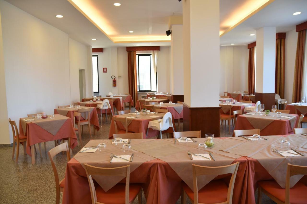 Hotel Excelsior Montesilvano Marina Buitenkant foto