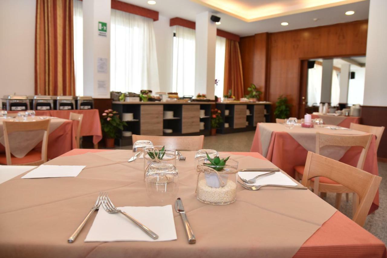 Hotel Excelsior Montesilvano Marina Buitenkant foto
