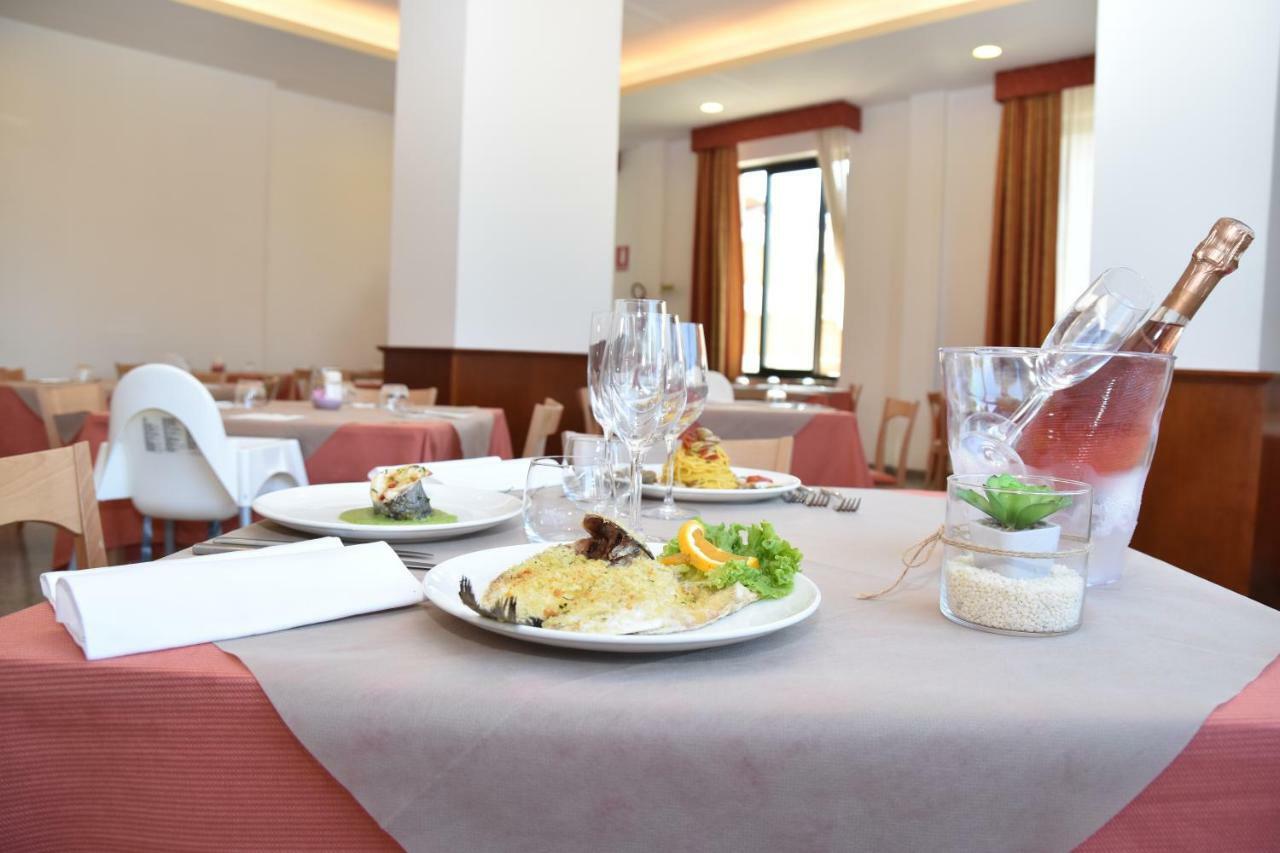 Hotel Excelsior Montesilvano Marina Buitenkant foto