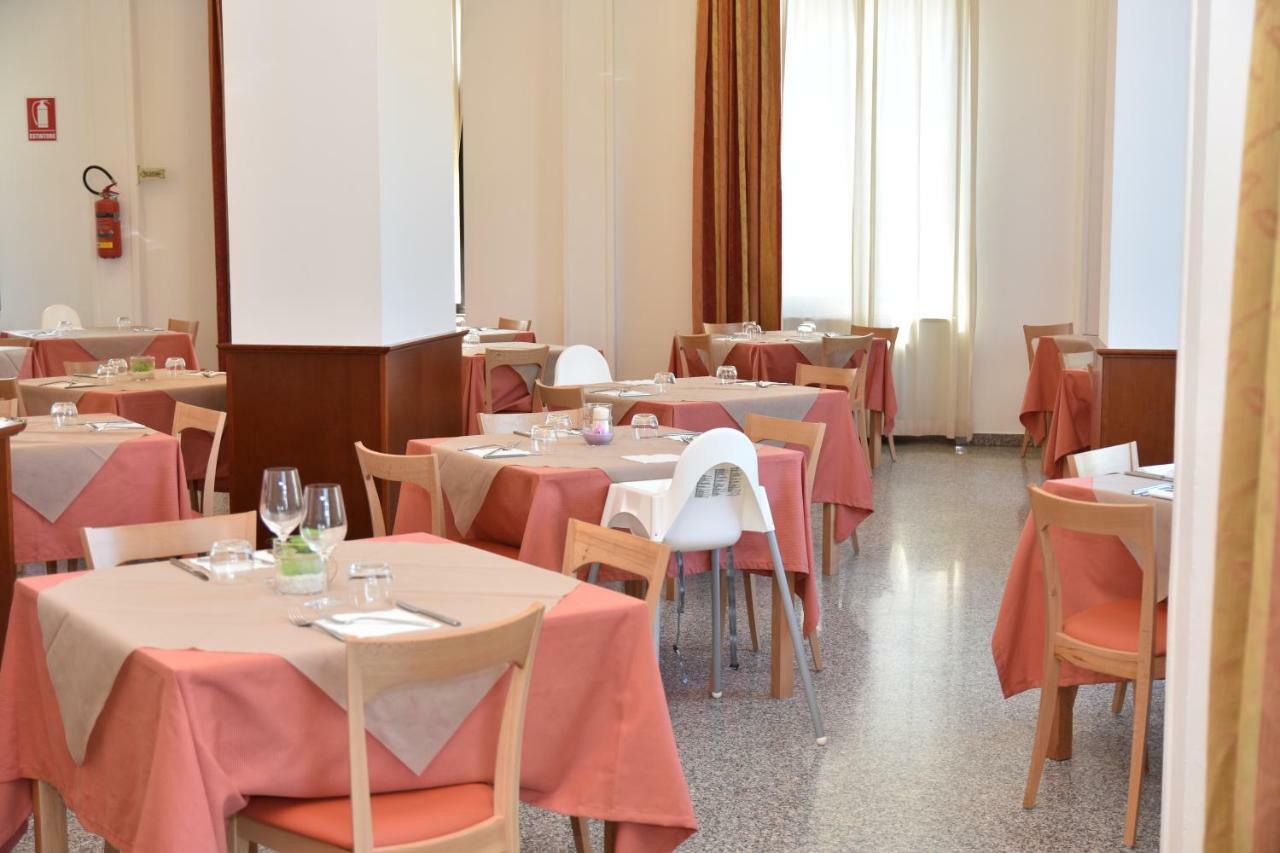 Hotel Excelsior Montesilvano Marina Buitenkant foto