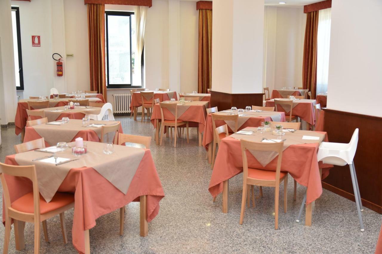 Hotel Excelsior Montesilvano Marina Buitenkant foto