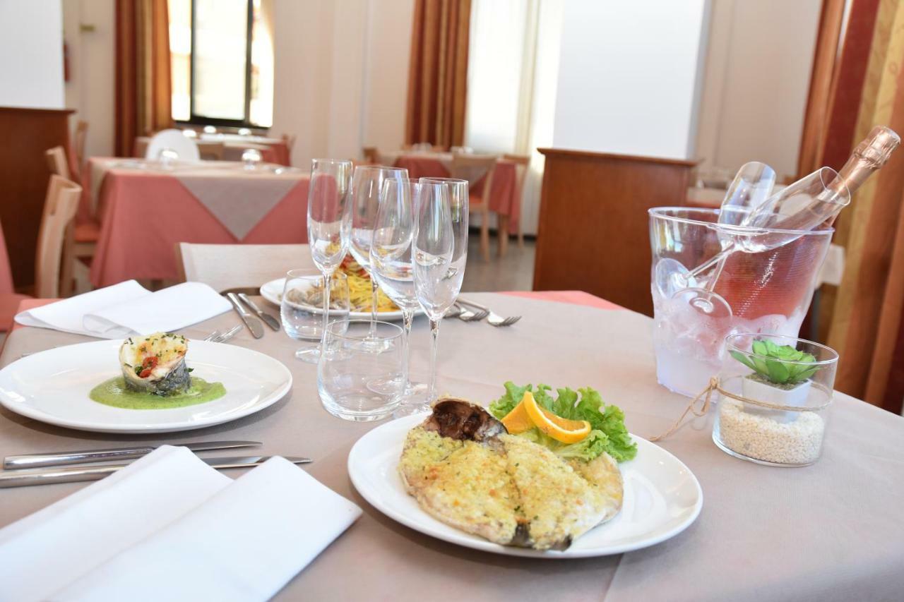 Hotel Excelsior Montesilvano Marina Buitenkant foto