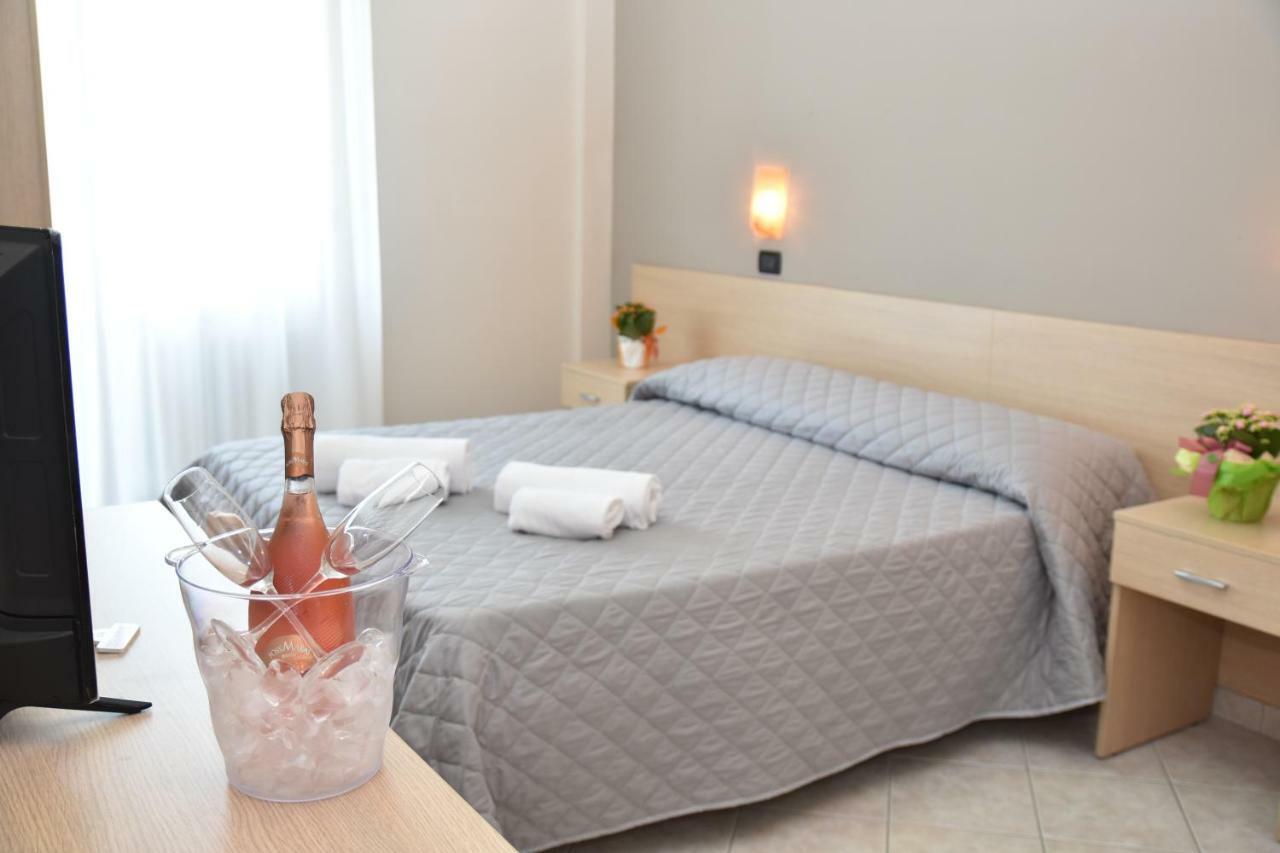 Hotel Excelsior Montesilvano Marina Buitenkant foto
