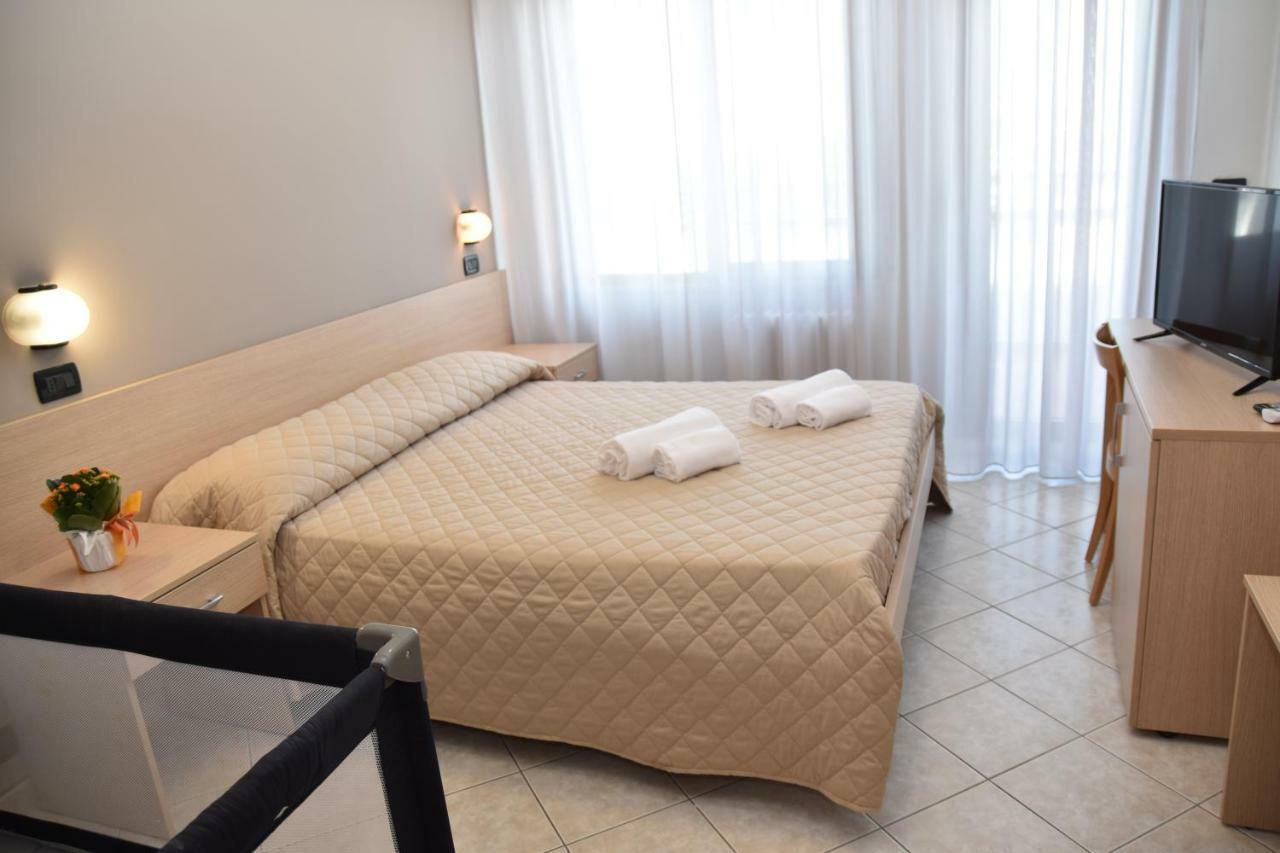 Hotel Excelsior Montesilvano Marina Buitenkant foto